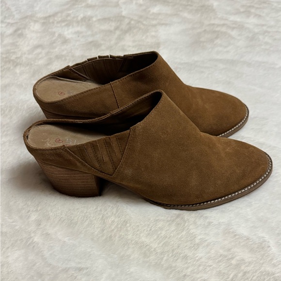 Blondo Slip On Brown Suede Mules Waterproof Block Heel Size 9.5 Classic Boho - Picture 1 of 13
